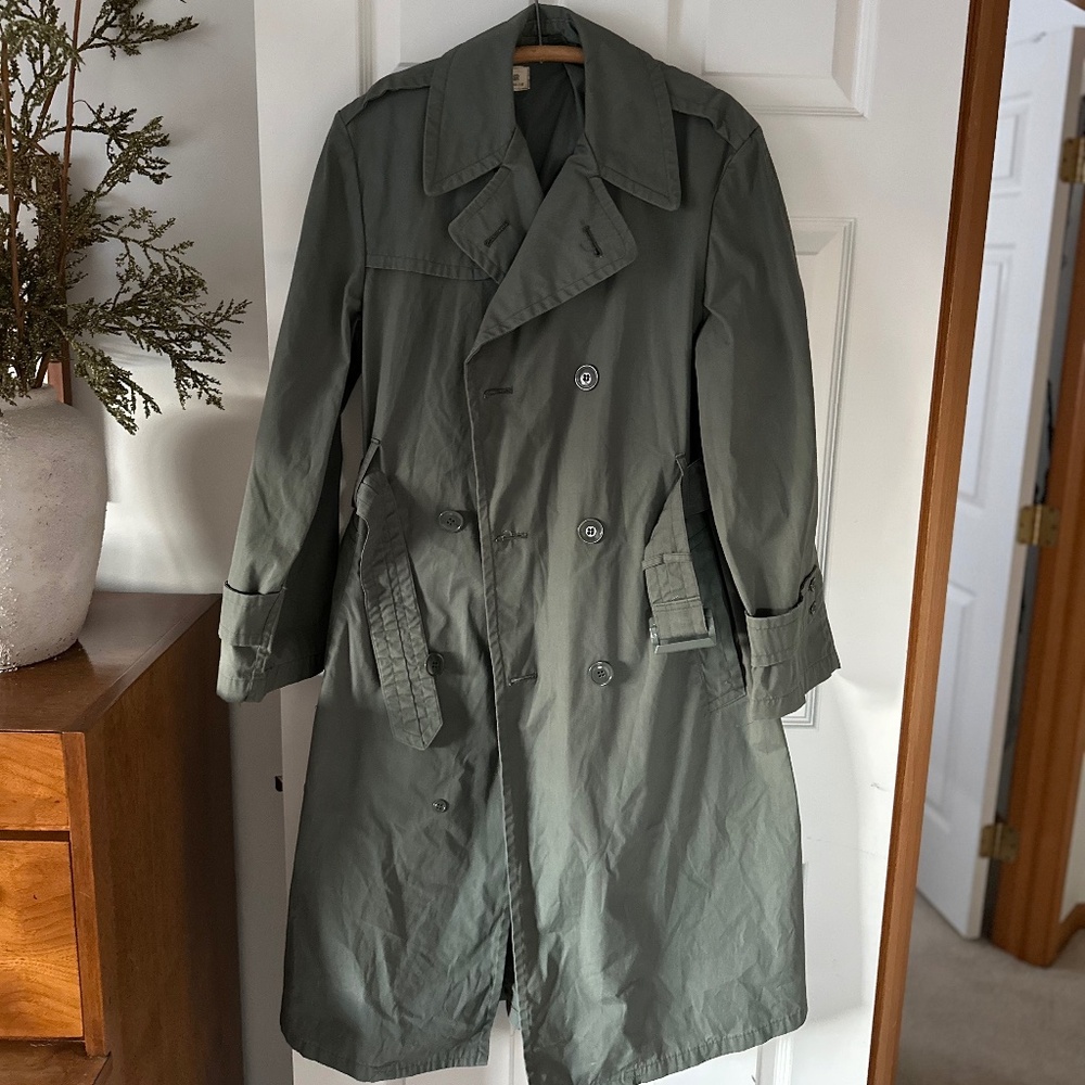 Vintage military trench coat (men’s size 36R)
